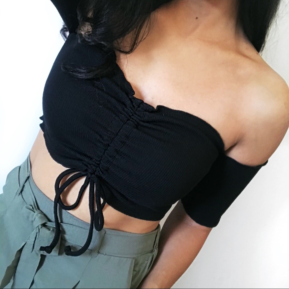 Jamie Drawstring Off-the-shoulder Crop (Black) - Picture 3 of 4